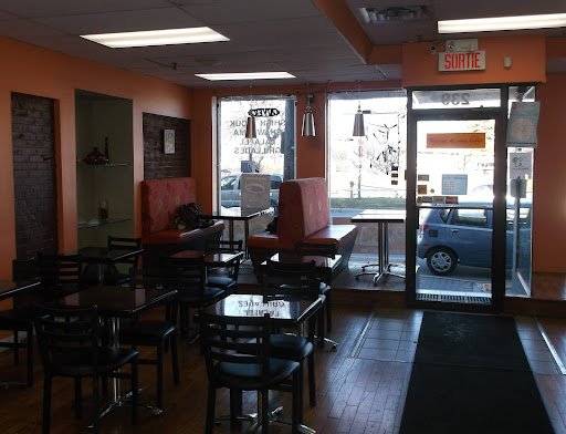 Photo of Shish Poulet Royal - 239 Rue Victoria, Salaberry-de-Valleyfield, QC J6T 1A8